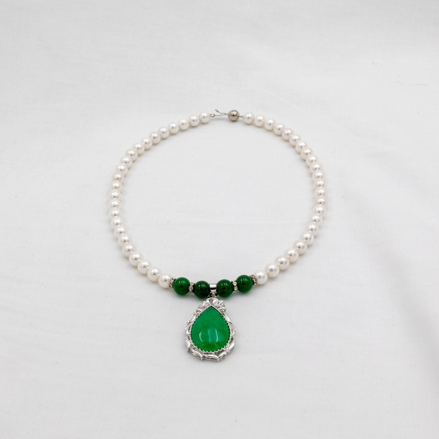 Jade kaulakoru. lähikuva