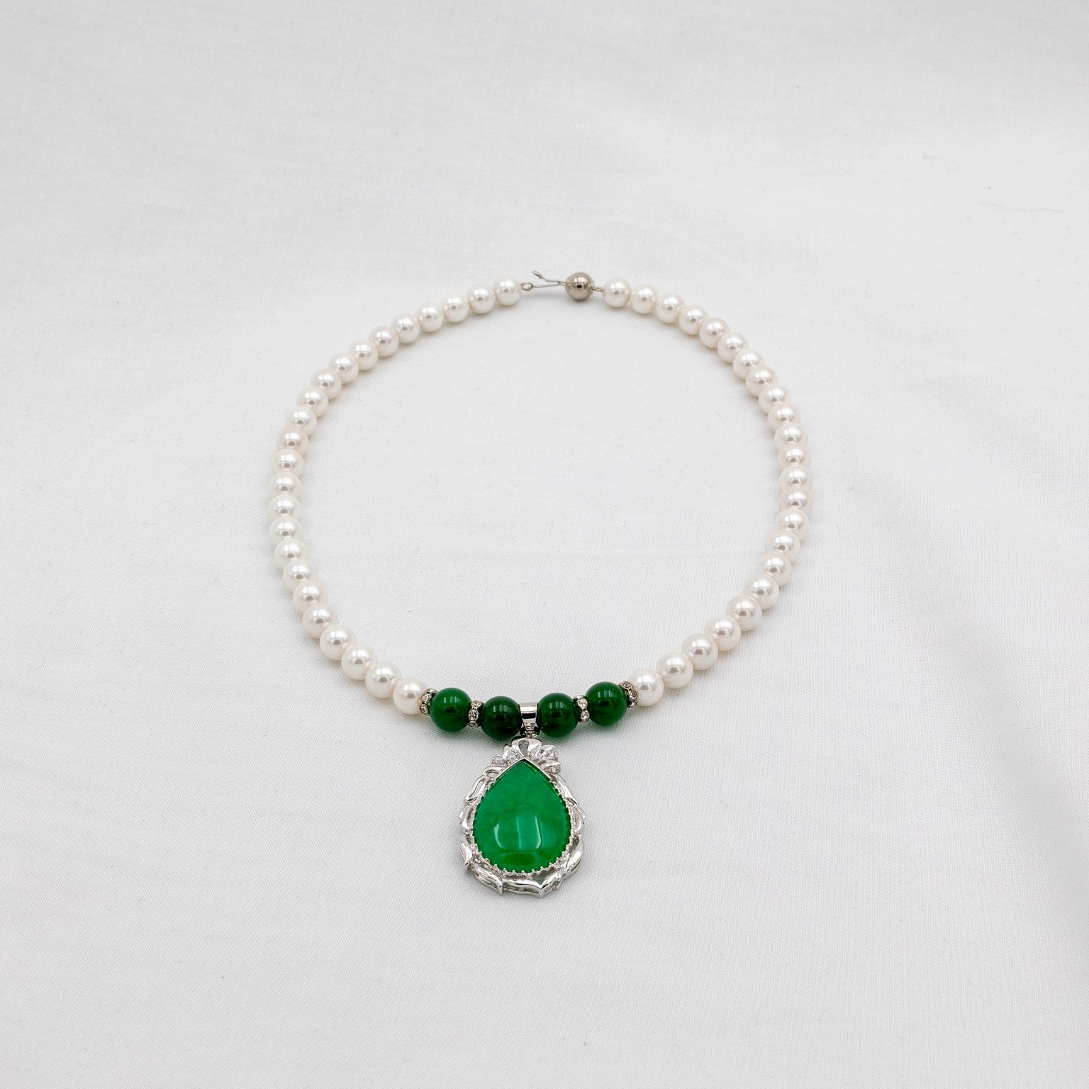 Jade kaulakoru. lähikuva